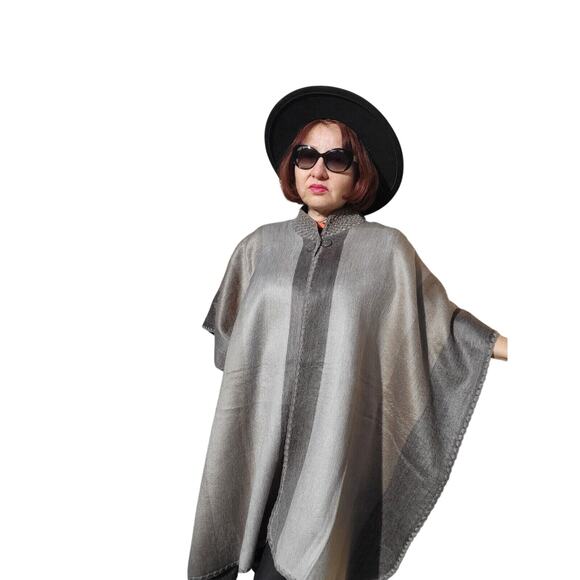 New Baby Alpaca wool unisex gray cape hand made in the Andes - Picture 2 of 5
